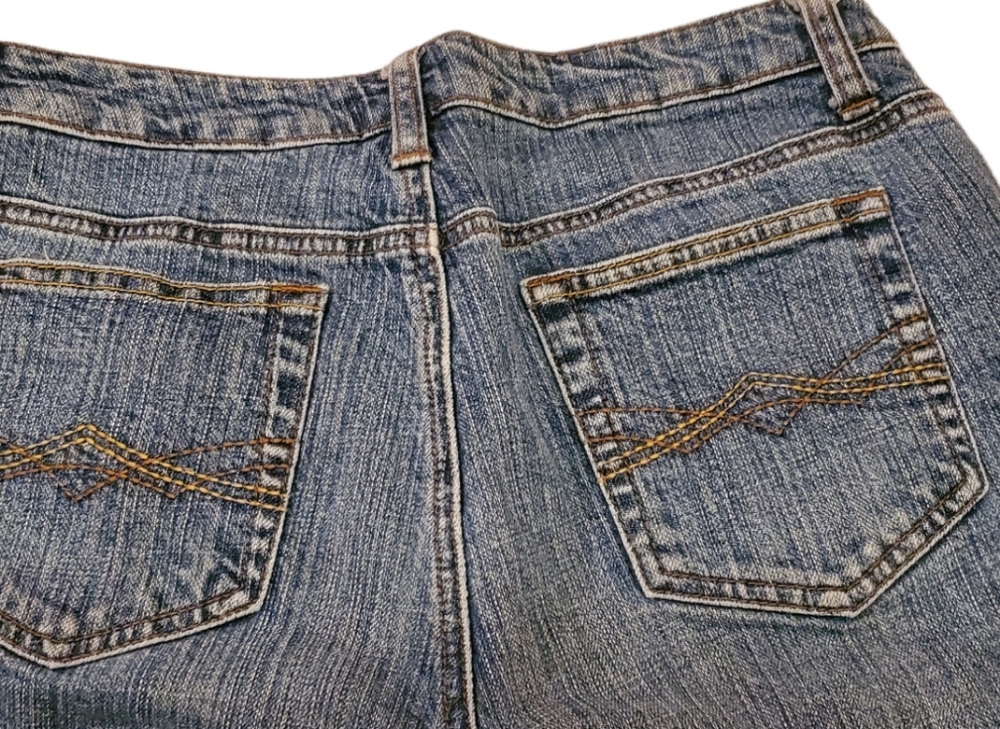 St John's Bay, straight leg womens jeans size 8, blue washed, very cute